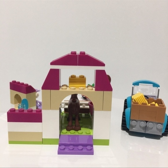 Lego Junior Friends 10746 Mias Farm Suitcase Set Horse Stable Lamb Animal Build - Picture 5 of 7